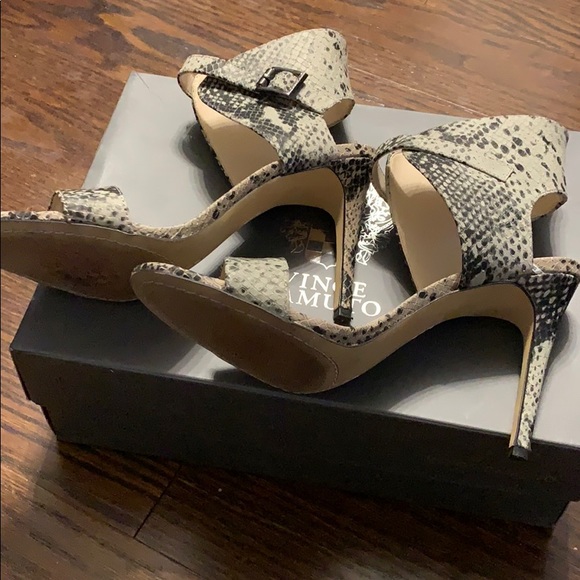 Vince Camuto heeled sandals - Picture 4 of 6